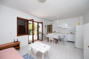 Apartments with parking space Mandre, Pag - 9420