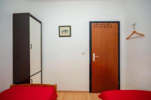 Apartments with parking space Mandre, Pag - 9420