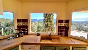 CASA LLU PILOTA - Grand appartement dans villa plein sud vue mer - Large apartment in a south-facing villa with sea view