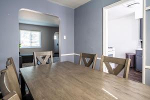 Cozy 2BR Retreat with Workspace - Washer and Dryer