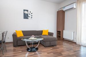 Cozy stay rentals- cozy & sweet 1 BR apartment in Tbilisi with city & mountains view