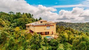 Rainforest Retreat Toro Views