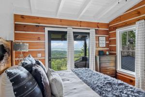 Top of the Mountain Breathtaking Views Hot Tub