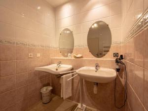 B&B / Chambres d'hotes Chambre La Loire - Acces Handicape, WiFi, Animaux admis - FR-1-590-458 : photos des chambres