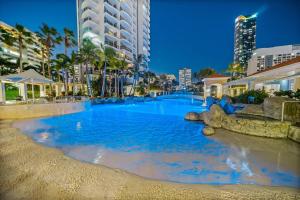 Elara - Scenic Resort Living above Surfers Paradise