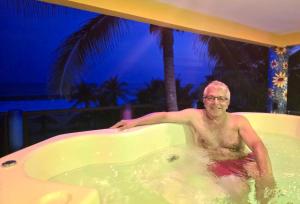 Beachfront Paradise Boutique Hotel - Alebrijes Jacuzzi Suits