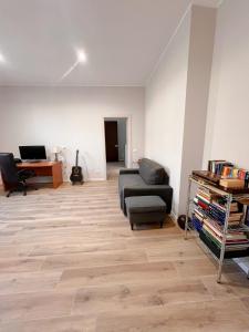 10 min walk from Autodromo Spacious place family