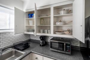 Relaxed 2BR Apt in Moraine with Office Space and Washer & Dryer