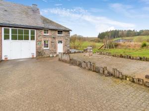 Spacious Farmhouse Retreat