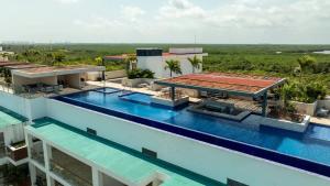 3BR Beachfront Luxury Condo w Great Features