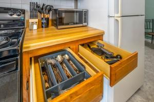 Paws & Peace Cozy 1BR Ground Flr Gem in Dayton