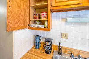 Paws & Peace Cozy 1BR Ground Flr Gem in Dayton