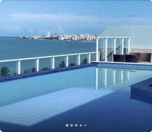 Flat maravilhosa vista beira mar de Intermares 605