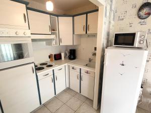 Appartement T2 : grande terrasse équipée, parking, à 200m de la mer et 400m de la plage - FR-1-92-735