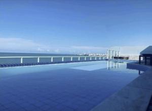 Flat maravilhosa vista beira mar de Intermares 605