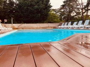 Campings Mobil-home confortable avec terrasse pour 4 personnes - API-1-52-413 : photos des chambres