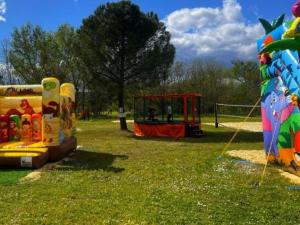 Campings Mobil-home confortable avec terrasse pour 4 personnes - API-1-52-413 : photos des chambres
