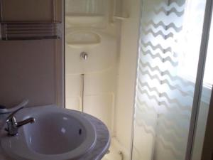 Mobil home pour 8 personnes avec terrasse accessible - API-1-52-408