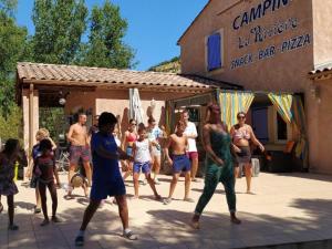 Campings Chalet avec Terrasse pour 6 personnes - API-1-52-482 : photos des chambres
