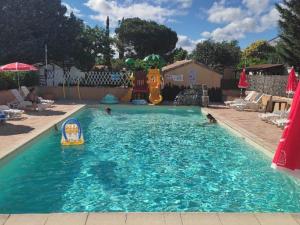 Campings Mobil home confortable - 6 personnes - Terrasse a Anduze - API-1-52-450 : photos des chambres