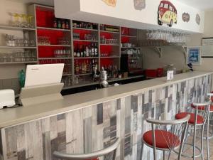 Campings Mobil-home confortable avec terrasse pour 5 pers. - API-1-52-459 : photos des chambres