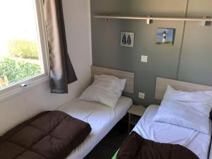 Mobil-home 4 pers avec terrasse au camping Les Tournesols - API-1-52-489