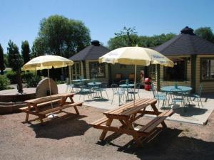 Campings Mobil-home 4 pers avec terrasse au camping Les Tournesols - API-1-52-489 : photos des chambres