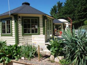 Campings Mobil-home 4 pers avec terrasse au camping Les Tournesols - API-1-52-489 : photos des chambres