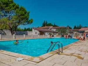 Charmant Chalet avec Terrasse et 3 Chambres pour 6 Personnes - API-1-52-531