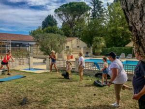 Campings Mobil-home confortable avec terrasse a Noves, jusqu-a 4 personnes - API-1-52-665 : photos des chambres
