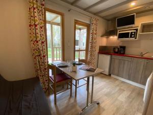 Chalet confortable avec terrasse pour 2 personnes - API-1-52-559