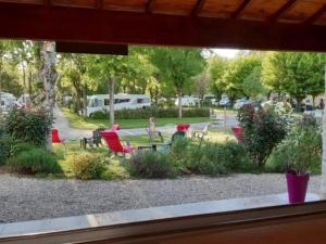 Campings Chalet confortable avec terrasse pour 2 personnes - API-1-52-559 : photos des chambres