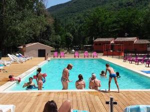 Mobil home avec Terrasse à Mialet - 6 personnes - API-1-52-510