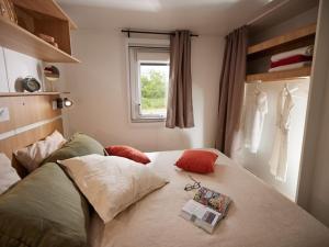 Campings Mobil home Prestige avec Terrasse - 3 Chambres pour 7 personnes - API-1-52-678 : photos des chambres