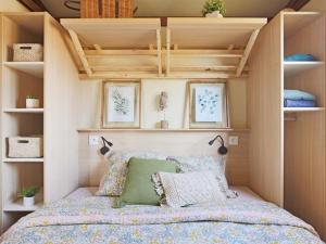 Campings Chalet 35m² - 3 Chambres, Terrasse, Barbecue, 7 Pers. - API-1-52-515 : photos des chambres
