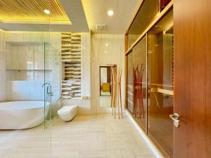 Lakeview Park Retreat - Private Pool Duplex - Garden Sanctuary