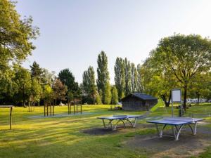 Campings Bungalow pour 4 avec Terrasse et Cuisine Equipee - API-1-52-705 : photos des chambres