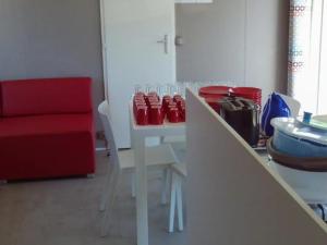 Campings Mobil-home 40m² avec terrasse, 3 chambres, pour 6 personnes a Boulou - API-1-52-512 : photos des chambres
