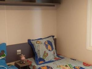 Campings Mobil-home 3 pieces, terrasse, 4 pers, Saint-Maime - API-1-52-731 : photos des chambres