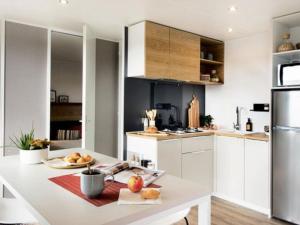 Campings Mobil home avec Terrasse - 2 Chambres, Jusqu-a 5 Pers. - API-1-52-623 : photos des chambres