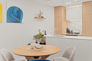 ChicNorth Escape,Dickson n ANU ,Parking