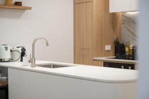 ChicNorth Escape,Dickson n ANU ,Parking