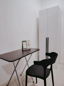 Netflix - City View Pano Studio with Skypool, Free parking and 5 mins to MRT
