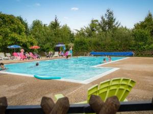 Campings Mobil-home avec terrasse pour 5 personnes, 2 chambres - API-1-52-791 : photos des chambres