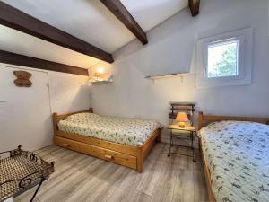 Maisons de vacances Maison Duplex 2 Chambres, Vue Lac, Six-Fours-les-Plages - FR-1-845-8 : photos des chambres