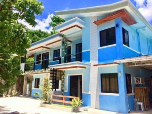 OYO 1166 Hotel Wooden Crib