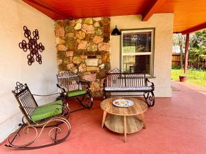 Sams Place Mariposa - In Town!