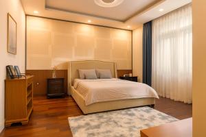 Lakeview Park Retreat - Private Pool Duplex - Garden Sanctuary