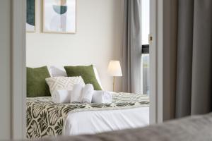 Cozy Lyneham Retreat, Views, Gym n Free Parking