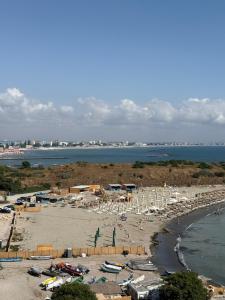 Luxury beachfront apt - quite area, 100 sqm